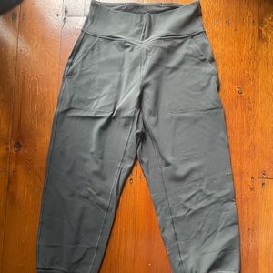 Lululemon cropped jogger, size 6